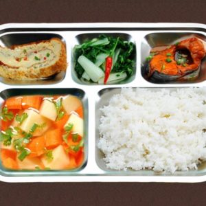 Trứng chiên hành + Cá basa kho cay